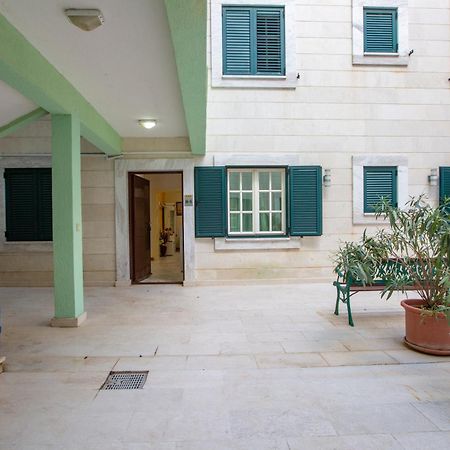 סבטי סטפן Montesan Luxury Apartment Beach Front מראה חיצוני תמונה